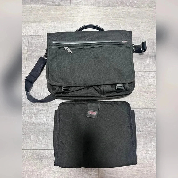 Tumi Messenger Work Everyday Bag - Picture 1 of 6
